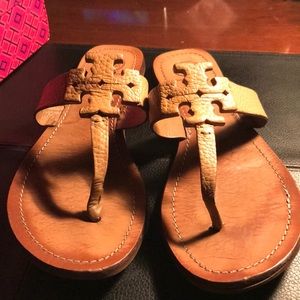 Tory Burch Moore Tan Thong Sandals 9.5 Miller Box